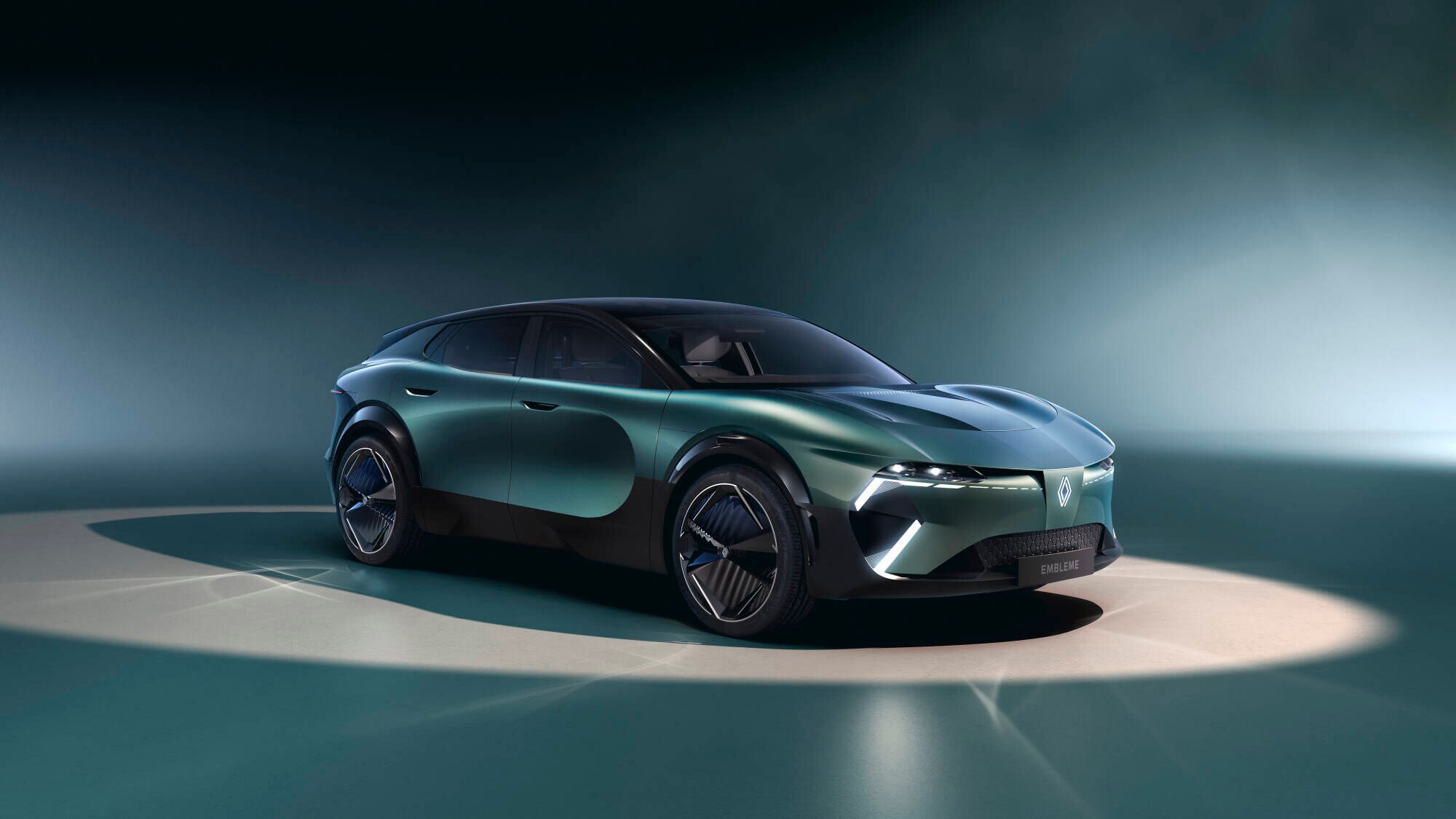 Salone di Parigi, ecco Renault Emblème: la concept car che prefigura l’auto sostenibile in tutto il ciclo di vita